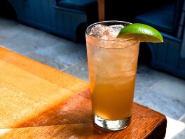 Lemon-Lime and Bitters – Fräsch blandning av Sprite och Angostura.