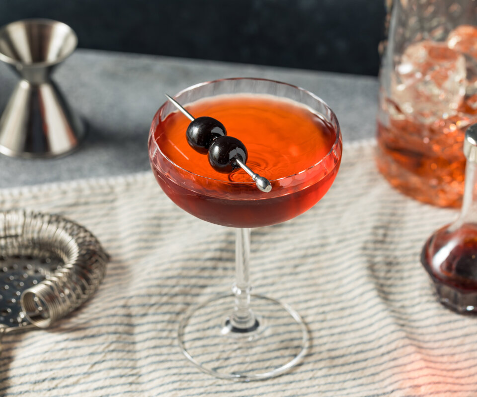 Left Hand Cocktail recept – en extra bitter Manhattan