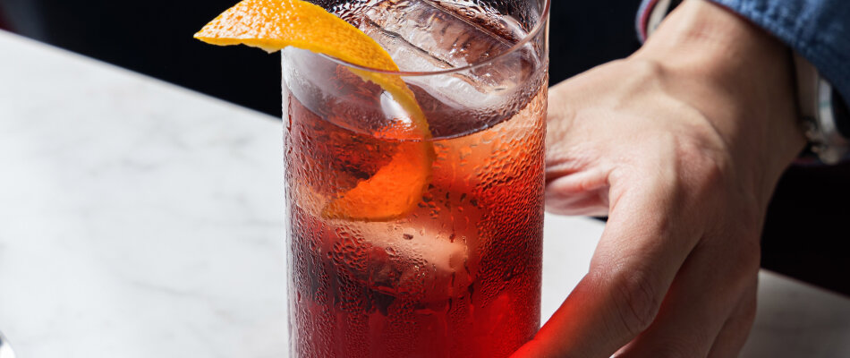 Americano drink-recept, en lågalkoholhaltig long drink med Campari, röd vermouth och soda.