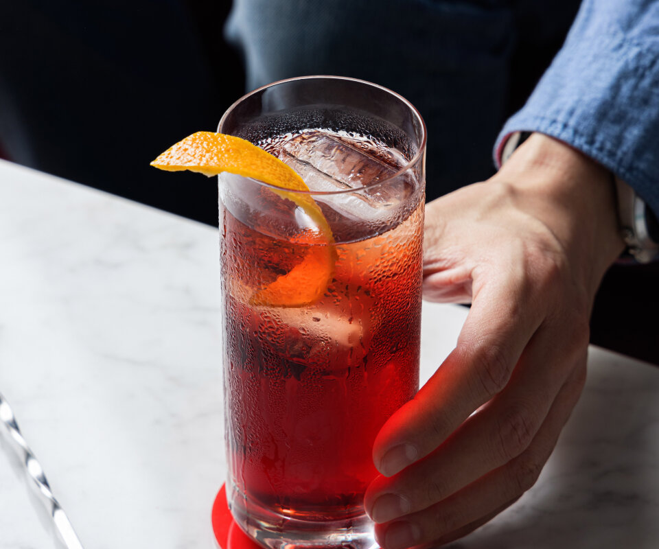 Americano drink-recept, en lågalkoholhaltig long drink med Campari, röd vermouth och soda.