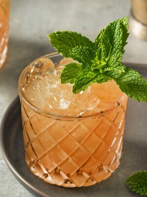Midnight Stinger – Drink med bourbon och fernet – Cocktailia.se
