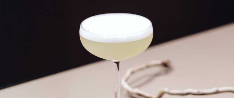 Spanish Monk – En Gin Sour med Chartreuse – Cocktailia.se