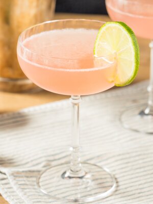 Pendennis Club – Syrlig gindrink med aprikoslikör – Cocktailia.se