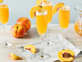 Bellini recept – brunchdrink med persikopuré och Prosecco.