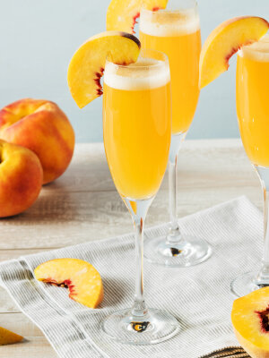 Bellini recept – brunchdrink med persikopuré och Prosecco.