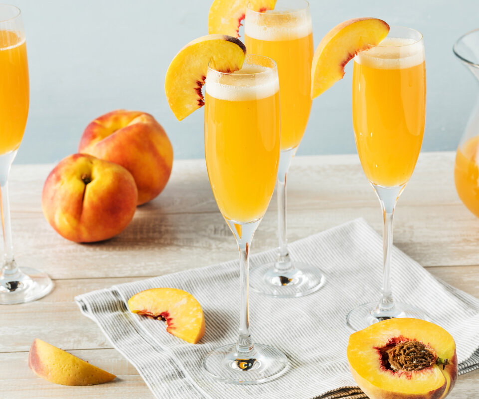 Bellini recept – brunchdrink med persikopuré och Prosecco.