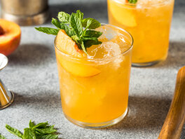 Peach Whiskey Smash drink-recept