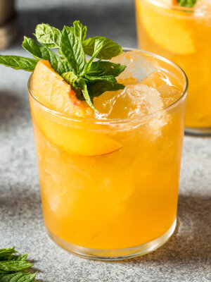 Peach Whiskey Smash drink-recept