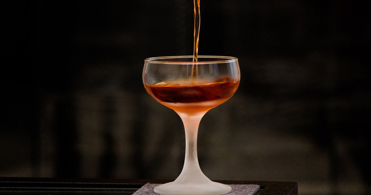 Bitters & Smoke Bitter, rökig drink med mezcal Cocktailia.se