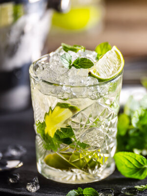 Mojito recept – En kubansk klassiker med rom, lime och mynta.