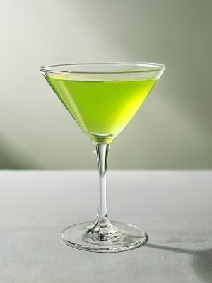 Japanese Slipper drink med melonlikören Midori, Cointreau och citronjuice.