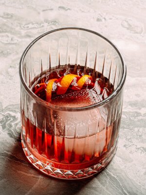 Red Light Negroni – En Negroni med genever – Cocktailia.se